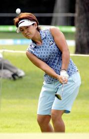 　クリスタルガイザーレディースでプレーする藤井プロ（２００５年８月）