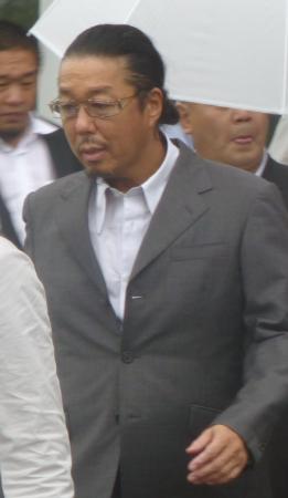 　東京地検立川支部を出るブラザー・コーン