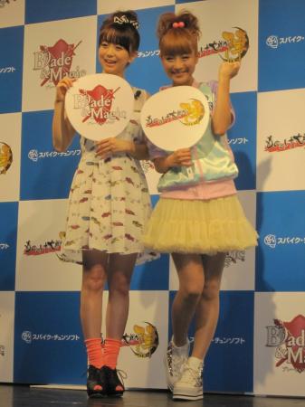 　プロポーズ宣言をした鈴木奈々（右）と福田萌