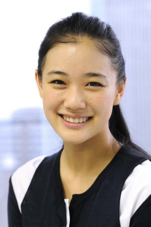 俳優・鈴木浩介との交際を認めた女優の蒼井優