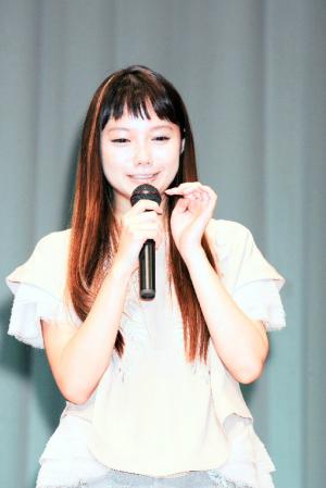 アニメ映画「おおかみこどもの雨と雪」主題歌披露イベントで涙を見せた宮崎あおい