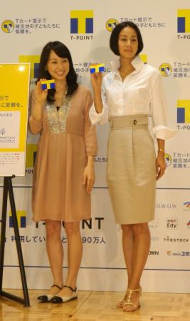 　妊娠７カ月を迎えた東尾理子（左）と中村江里子
