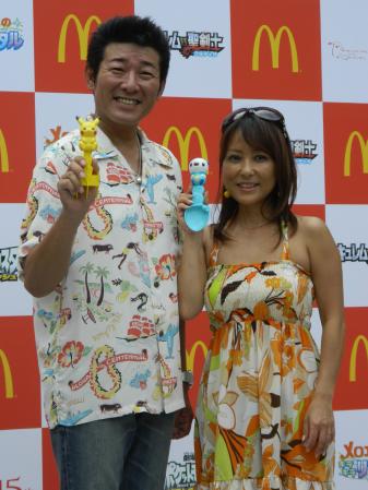 　マクドナルドのイベントに出演した（左から）布川敏和、つちやかおり夫妻