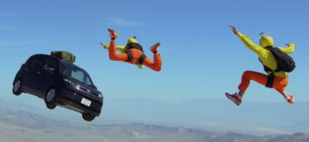 　トヨタ「スペイド」の新ＣＭの一場面