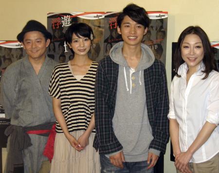 　舞台への意気込みを語った（左から）スピードワゴンの井戸田潤、入来茉里、竹内寿、クワバタオハラの小原正子
