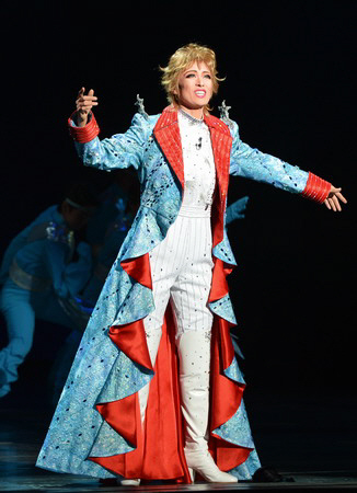 「サン＝テグジュペリ」で星の王子さまに扮した花組トップスター蘭寿とむ＝宝塚大劇場