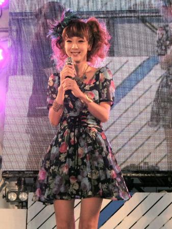 出産前と変わらない体型を披露したほしのあき