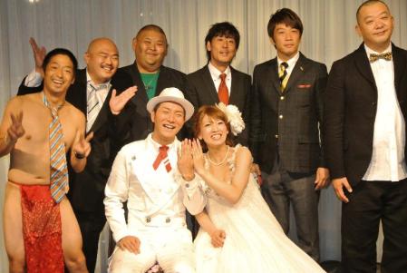 ＴＫＯら芸人仲間に結婚を祝福されたオーケイ・小島弘章と妻の杏子さん