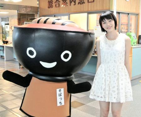 岩手県知事を表敬訪問した能年玲奈