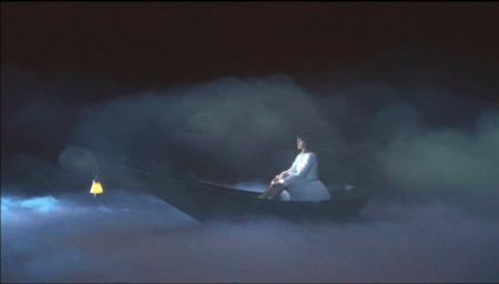 　新曲「夢の河」のＭＶの一場面で舟に乗る前田敦子