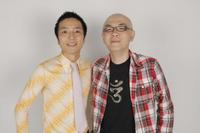 　著書（（左））発売が決まったＨｉ‐Ｈｉ（左から上田、岩崎）