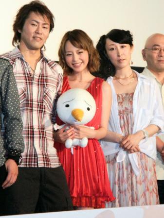 「劇場版ＦＡＩＲＹ　ＴＡＩＬ‐鳳凰の巫女‐」初日あいさつを行った（左から）原作の真島ヒロ氏、平野綾、大原さやか、藤森雅也監督