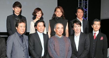 今年１月に舞台の製作発表に登場した野久保直樹（後列左）