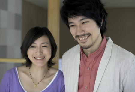 　「ＬＩＸＩＬ」テレビＣＭシリーズで夫婦役を演じる松山ケンイチ（右）と広末涼子
