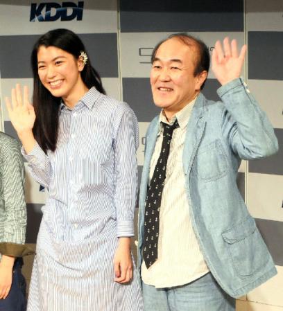 ６度目の共演とあって、トークショーでも息もピッタリだった温水洋一（右）と成海璃子