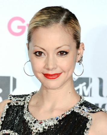 安室奈美恵の２０周年記念ライブにゲストとして出演する予定だった土屋アンナ