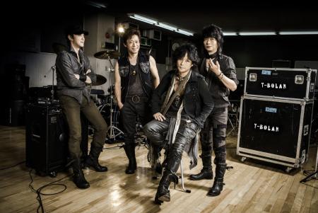 　１３年ぶりに集結したＴ‐ＢＯＬＡＮ。右から２人目が森友嵐士