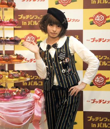 プリン好きの少年をイメージした衣装で登場したきゃりーぱみゅぱみゅ