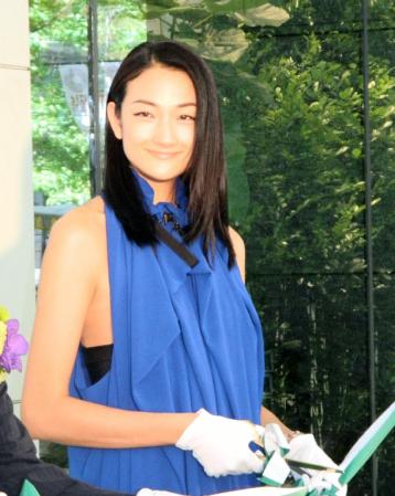 「ＭＣ　ＦＯＲＥＳＴ」のオープニングセレモニーに登場した冨永愛＝東京・丸の内のＭＣ　ＦＯＲＥＳＴ