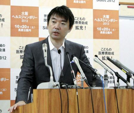 週刊朝日の報道に対し、８４分間“噴火”した橋下徹大阪市長＝１８日午後、大阪市役所