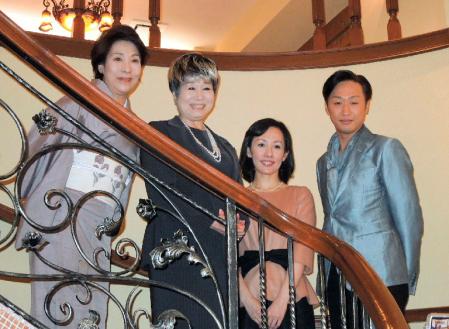 新派１２５周年公演に気合の入る（左から）波乃久里子、水谷八重子、瀬戸摩純、市川月乃助