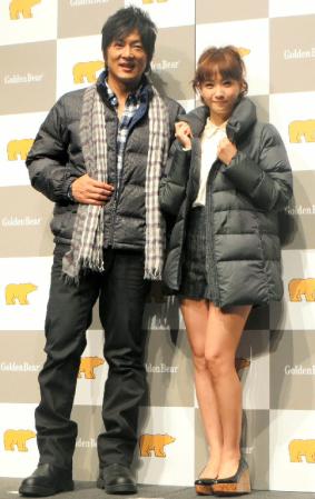 超ミニスカートでセクシーな美脚を披露した藤本美貴