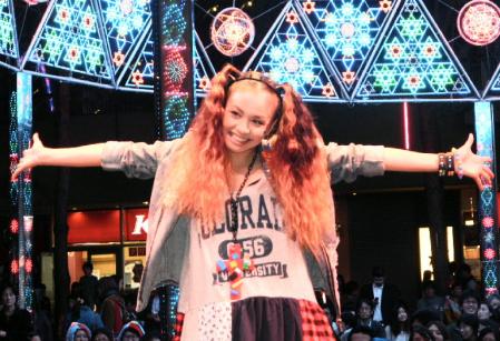 東京ドームシティのイルミネーション点灯式に登場したｍｉｓｏｎｏ＝東京・文京区の東京ドームシティ