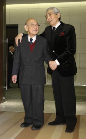 　「谷啓さんとお別れする会」で元気な姿を見せた桜井センリさん（左）と犬塚弘（２０１０年１１月１１日）