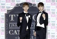 　５大ドームツアーが決定した東方神起のチャンミン（左）とユンホ