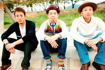 　来春解散を発表したＦＵＮＫＹ　ＭＯＮＫＥＹ　ＢＡＢＹＳ。中央がＤＪケミカル