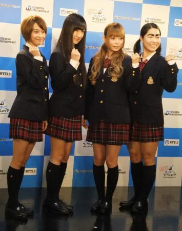 　会見に登場した（左から）ＳＡＯＲＩ、橋本楓、中川翔子、イモトアヤコ＝東京・中目黒