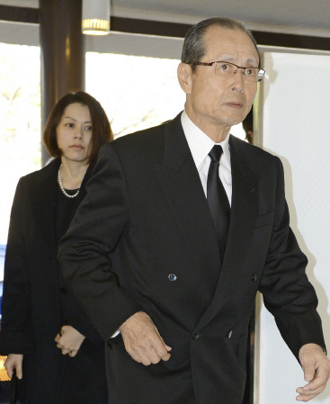 　ソフトバンク・王貞治会長（右）と次女の理恵さん