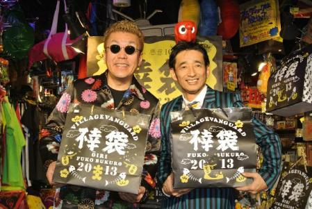即興ユニット「カモン！！Ｌｕｃｋｙ」としてパフォーマンスした嘉門達夫（左）とラッキィ池田＝東京・渋谷