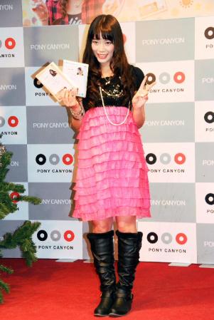 ２２歳の誕生日を迎えたフォンチー＝東京・虎ノ門のポニーキャニオン