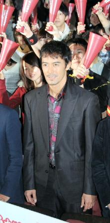 減量秘話を明かした阿部寛（中央）＝東京・早稲田大学大隈記念講堂