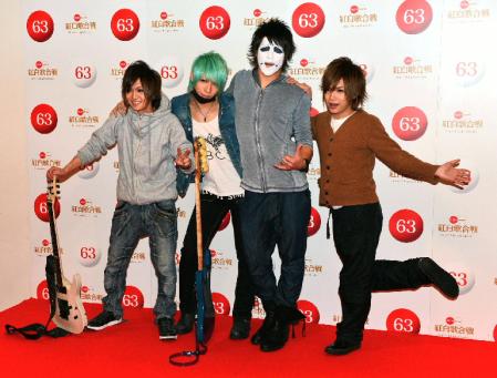 紅白出場に大張り切りのゴールデンボンバー＝ＮＨＫホール（撮影・持木克友）