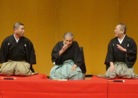 　「米朝一門会」の「新春ごあいさつ」に登場した（左から）桂南光、桂米朝、桂ざこば