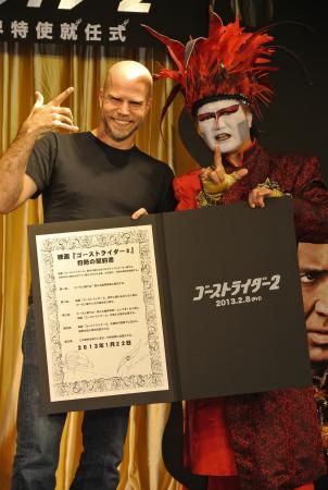 　デーモン閣下（右）とブライアン・テイラー監督