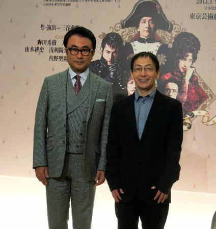 舞台では初のタッグを組む三谷幸喜氏（左）と野田秀樹＝東京・豊島区の東京芸術劇場