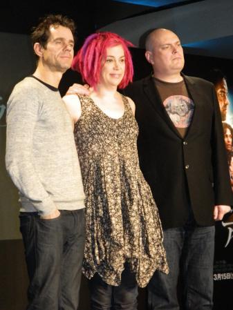 　「クラウド　アトラス」の来日会見に登場した（左から）トム・ティクヴァ監督、ラナ・ウォシャウスキー監督、アンディ・ウォシャウスキー監督＝東京・六本木のグランドハイアット