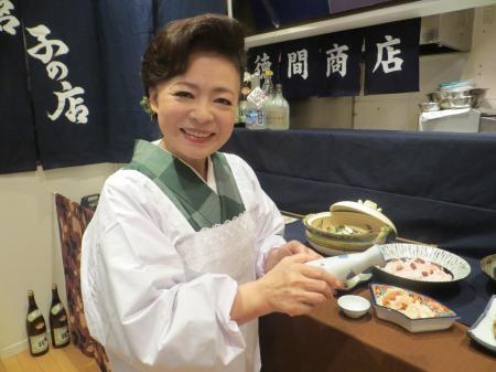 　大病を乗り越えて、新たな気持ちでヒットを誓う松前ひろ子＝東京・南青山