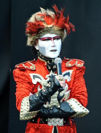 インフルから復帰したデーモン閣下＝東京・東雲