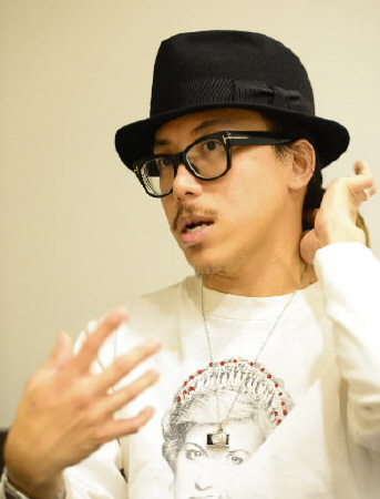 わいせつ図画頒布の疑いで逮捕された写真家のレスリー・キー容疑者