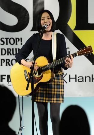 　結婚後、東京で初のライブを行った植村花菜＝東京タワー（撮影・三好信也）