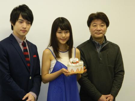 　（左から）上遠野太洸、有村架純、雑賀俊郎監督＝東京・有楽町の有楽町スバル座