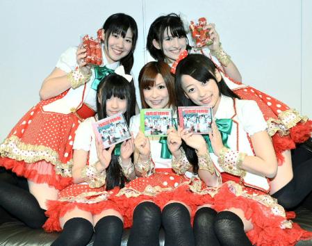 新曲「イチゴはかせ」をＰＲする「とちおとめ２５」＝東京・木場のデイリースポーツ