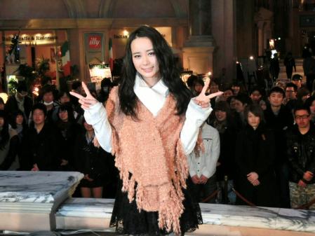 単独ライブ開催に声を弾ませた塩ノ谷早耶香＝東京・お台場のヴィーナスフォート