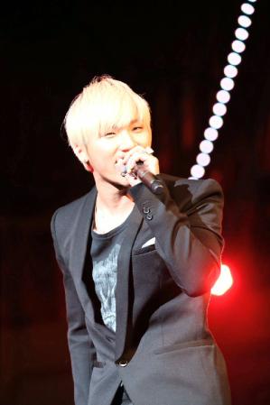 甘い笑顔で熱唱するＤ‐ＬＩＴＥ＝名古屋市内