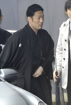 　團十郎さんの葬儀に参列した中村勘九郎＝東京・青山葬儀場（撮影・北野将市）