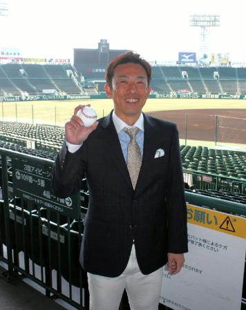 選抜高校野球番組でナビゲーターを務める赤星憲広氏＝甲子園球場